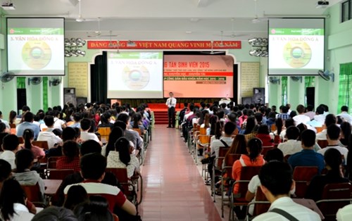 Khai mạc Tuần sinh hoạt đầu khóa dành cho tân SV 2015