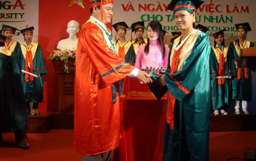 Sinh viên Đông Á có việc làm và làm việc tốt